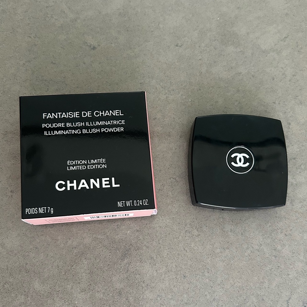 Fantaisie de Chanel Illuminating Blush Powder Pastel Fuchsia